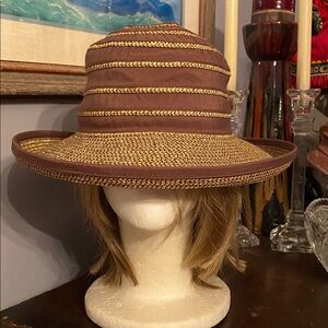 Brown Tan color Sun N’ Sand brand summer Round style hat in good condition